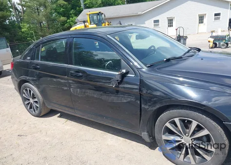 2012 Chrysler 200 Touring z USA, uszkodzony, nr VIN 1C3CCBBG2CN297472